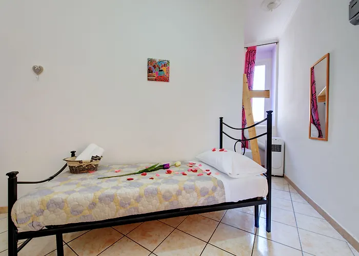 Guest house In The Center By Local Domus