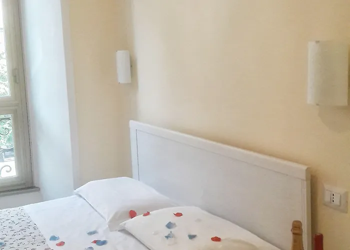 In The Center By Local Domus Guest house Rome